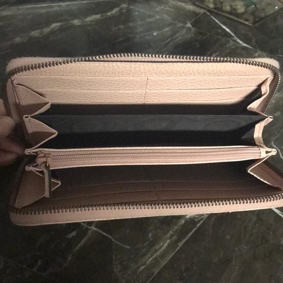 Pink Gucci wallet butterfly - Picture 2 of 4